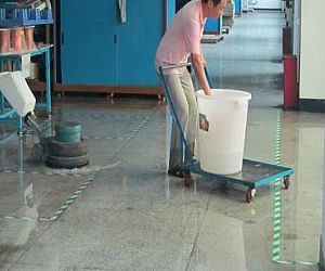 深圳清洁公司上消毒水和起腊水